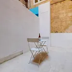 Comfy 1 Bedroom In The Heart Of Appartamento La Valletta