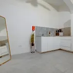 Comfy 1 Bedroom In The Heart Of Appartamento *
