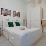 Comfy 1 Bedroom In The Heart Of Appartamento