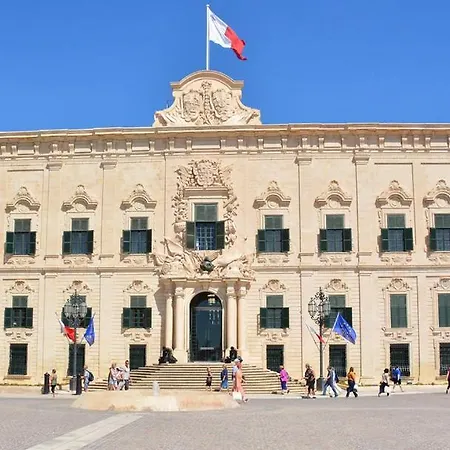 Comfy 1 Bedroom In The Heart Of Apartamento Valeta