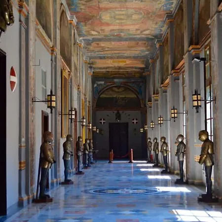 Comfy 1 Bedroom In The Heart Of شقة