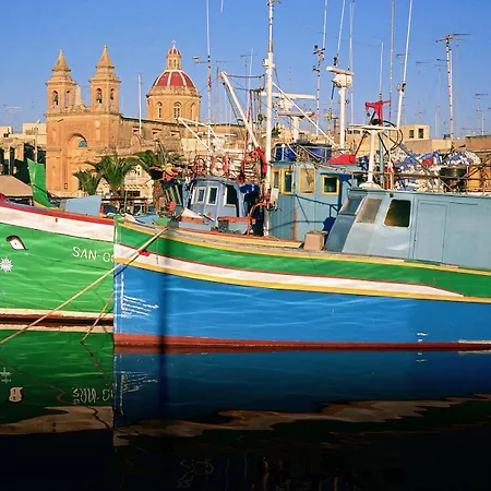 Comfy 1 Bedroom In The Heart Of شقة