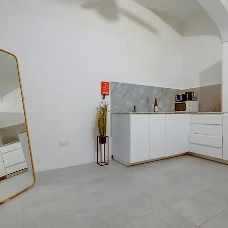 Comfy 1 Bedroom In The Heart Of شقة *