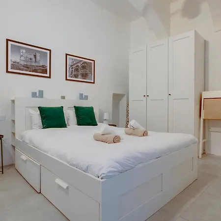 Comfy 1 Bedroom In The Heart Of شقة