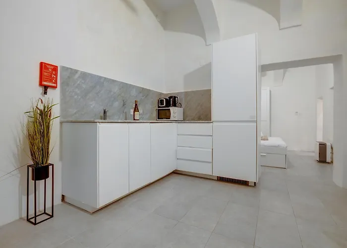 Comfy 1 Bedroom In The Heart Of アパート